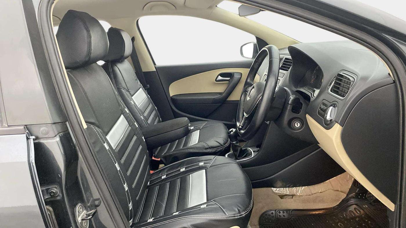 2016 Volkswagen Ameo HIGHLINE1.2L, Petrol, Manual, 27,327 km, Right Side Front Door Cabin