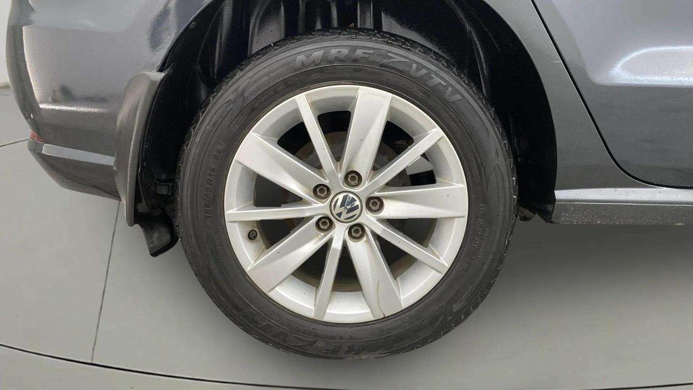 2016 Volkswagen Ameo HIGHLINE1.2L, Petrol, Manual, 27,327 km, Left Front Wheel
