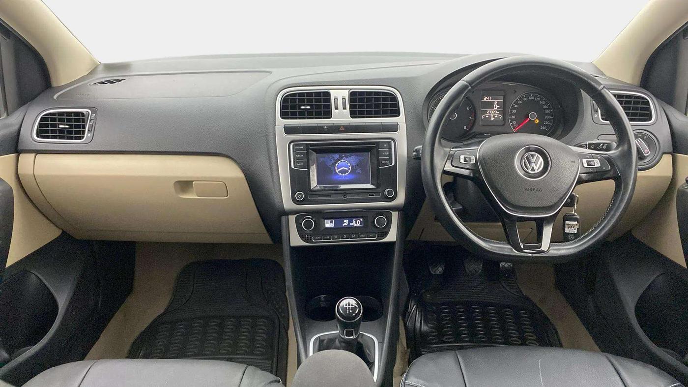 2016 Volkswagen Ameo HIGHLINE1.2L, Petrol, Manual, 27,327 km, Dashboard