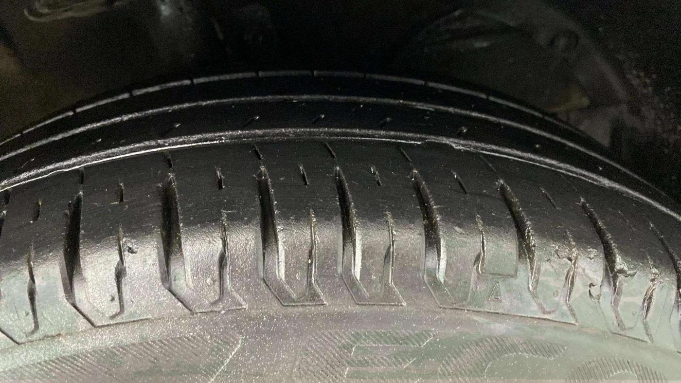 2021 Maruti Dzire ZXI Plus AMT, Petrol, Automatic, 37,029 km, Right Front Tyre Tread