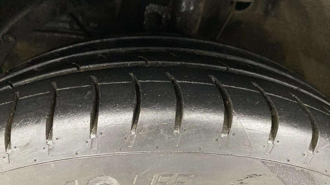 2021 Maruti Dzire ZXI Plus AMT, Petrol, Automatic, 37,029 km, Left Front Tyre Tread