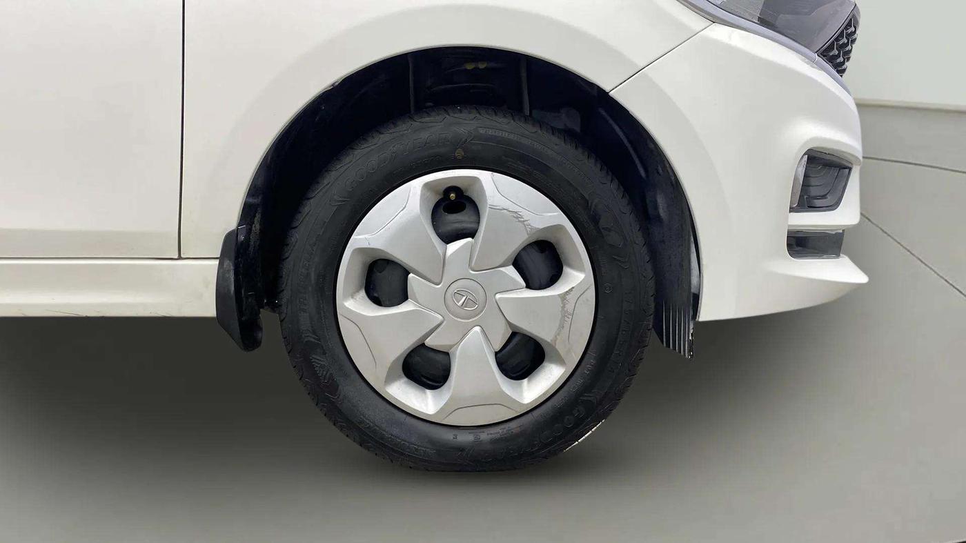 2023 Tata TIGOR XZ CNG, CNG, Manual, 34,384 km, Right Front Wheel