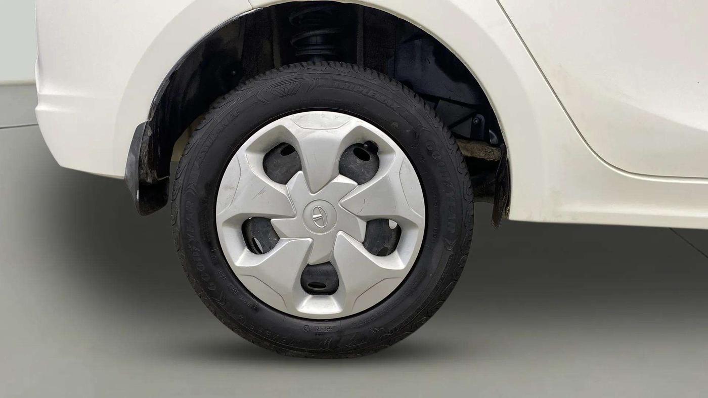2023 Tata TIGOR XZ CNG, CNG, Manual, 34,384 km, Right Rear Wheel
