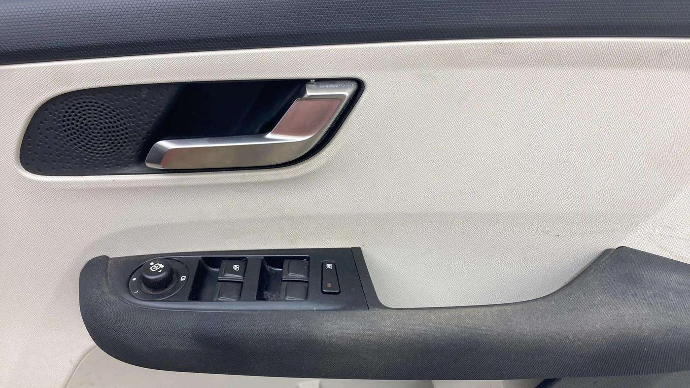 2021 Tata ALTROZ XZ (O) PETROL, Petrol, Manual, 55,123 km, Driver Side Door Panels Control
