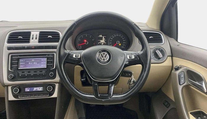 2015 Volkswagen Vento HIGHLINE 1.6 MPI, Petrol, Manual, 45,766 km, Steering Wheel Close Up