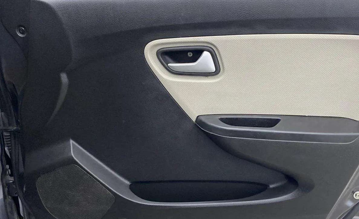 2023 Maruti Alto LXI O, Petrol, Manual, 22,413 km, Driver Side Door Panels Control