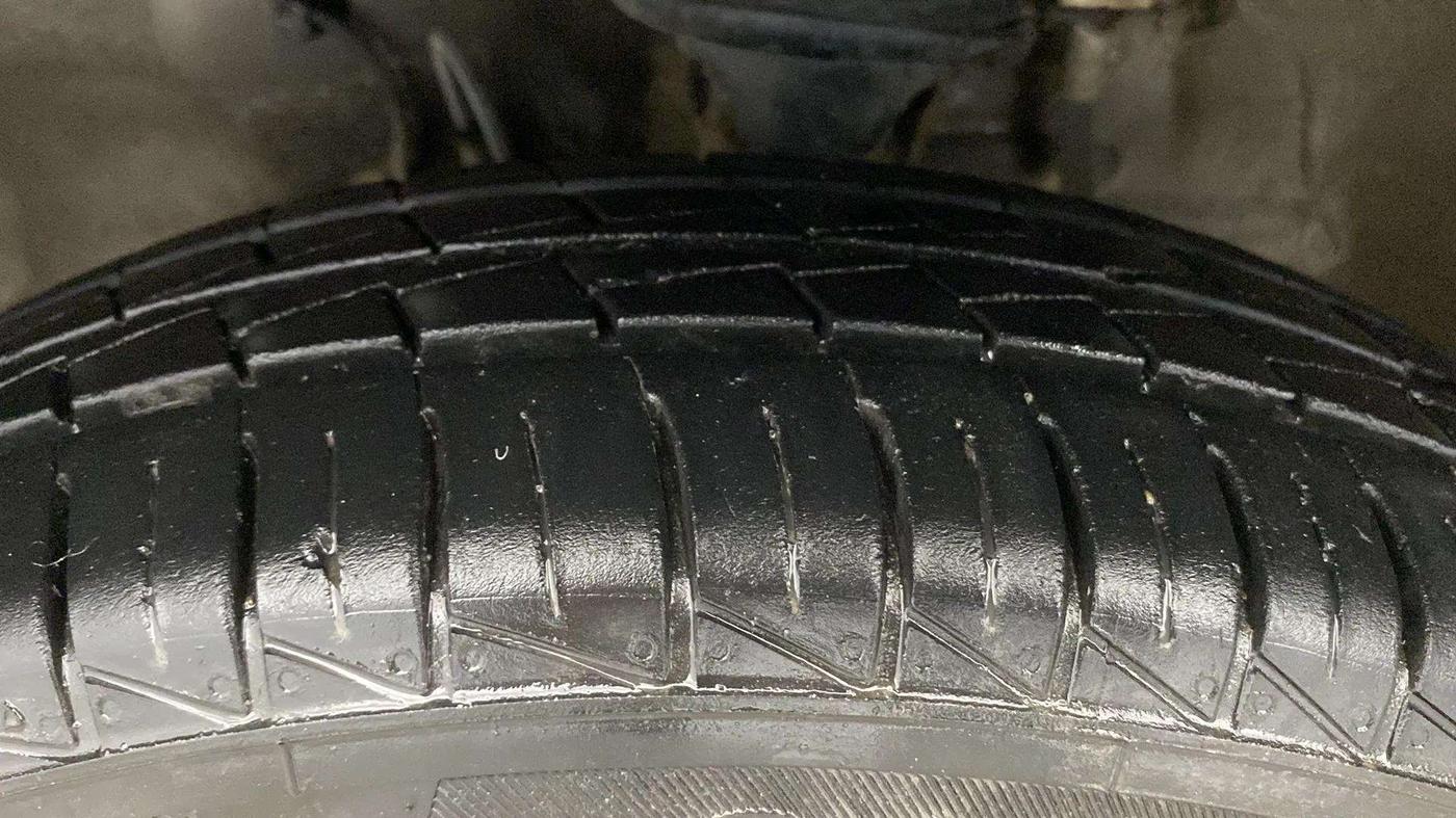 2023 Maruti Alto LXI O, Petrol, Manual, 22,413 km, Left Front Tyre Tread
