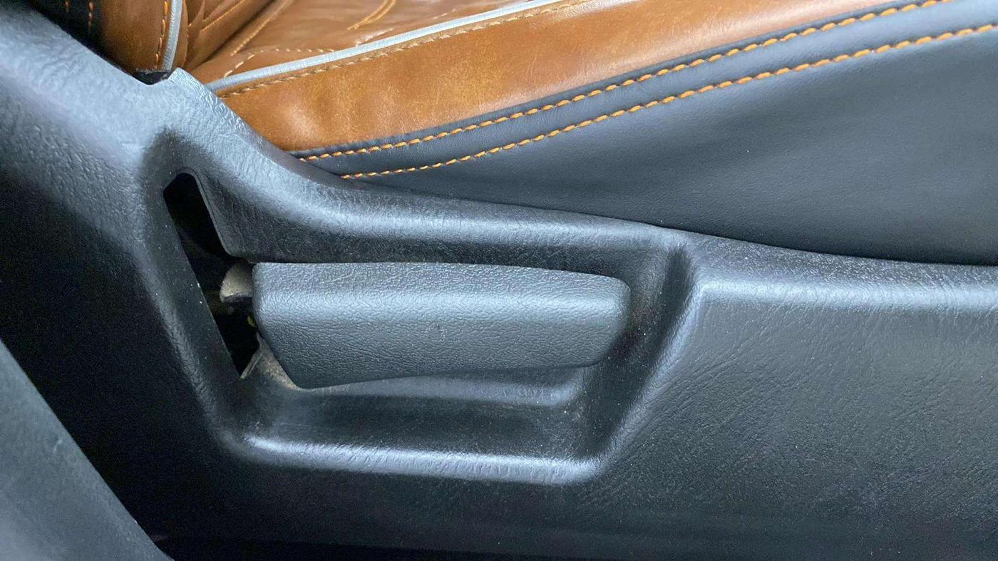 2023 Maruti Alto LXI O, Petrol, Manual, 22,413 km, Driver Side Adjustment Panel