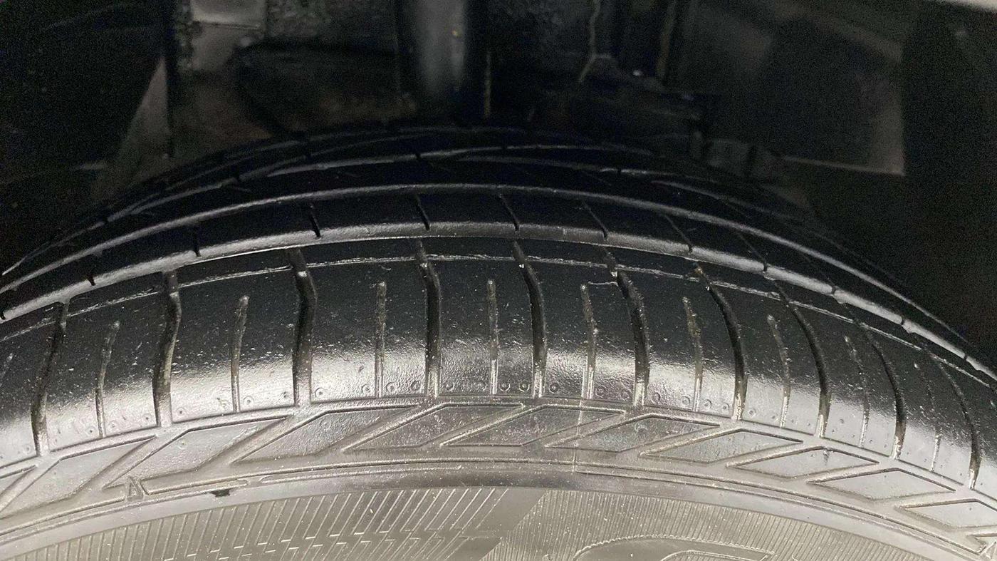 2019 Tata NEXON XMA PETROL, Petrol, Automatic, 17,317 km, Right Front Tyre Tread