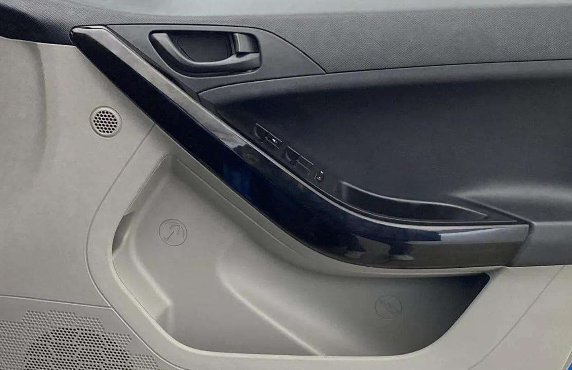 2019 Tata NEXON XMA PETROL, Petrol, Automatic, 17,317 km, Driver Side Door Panels Control