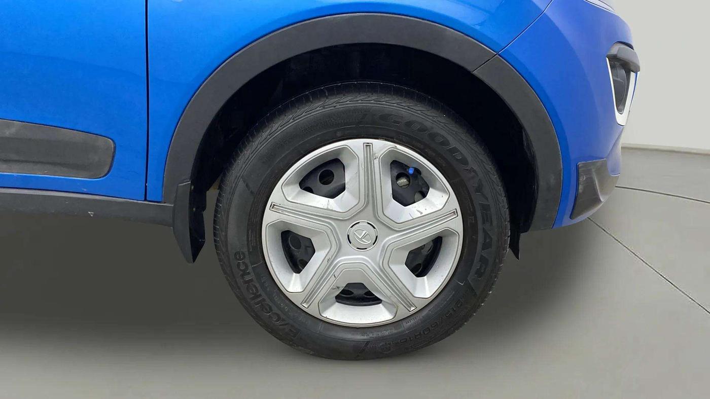 2019 Tata NEXON XMA PETROL, Petrol, Automatic, 17,317 km, Right Front Wheel