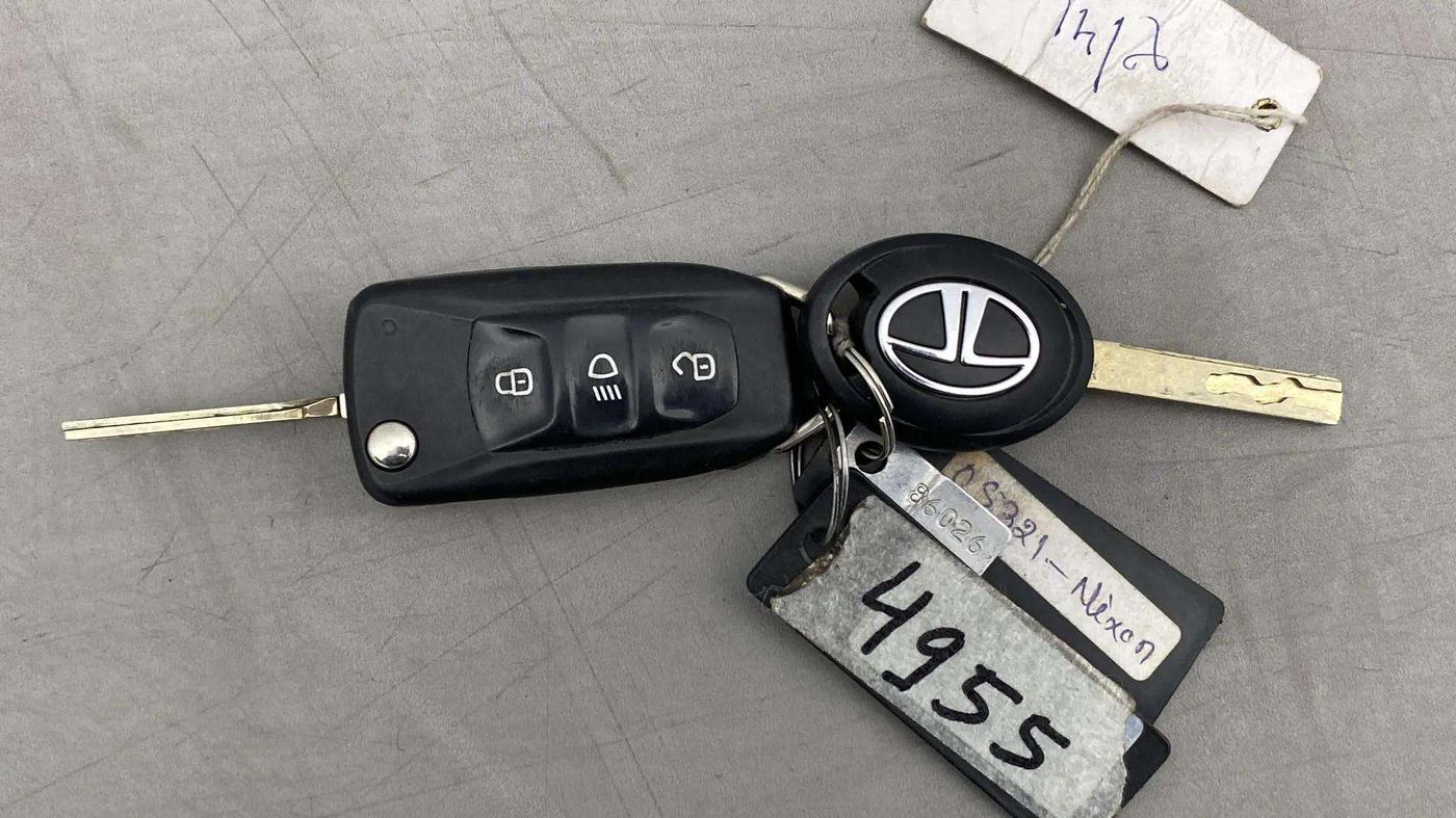 2019 Tata NEXON XMA PETROL, Petrol, Automatic, 17,317 km, Key Close Up