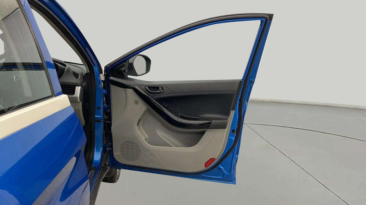 2019 Tata NEXON XMA PETROL, Petrol, Automatic, 17,317 km, RHS Front Door