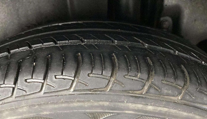 2015 Maruti Ertiga VXI, Petrol, Manual, 21,449 km, Left Rear Tyre Tread