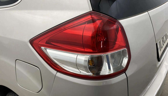 2015 Maruti Ertiga VXI, Petrol, Manual, 21,449 km, Left tail light - Minor scratches