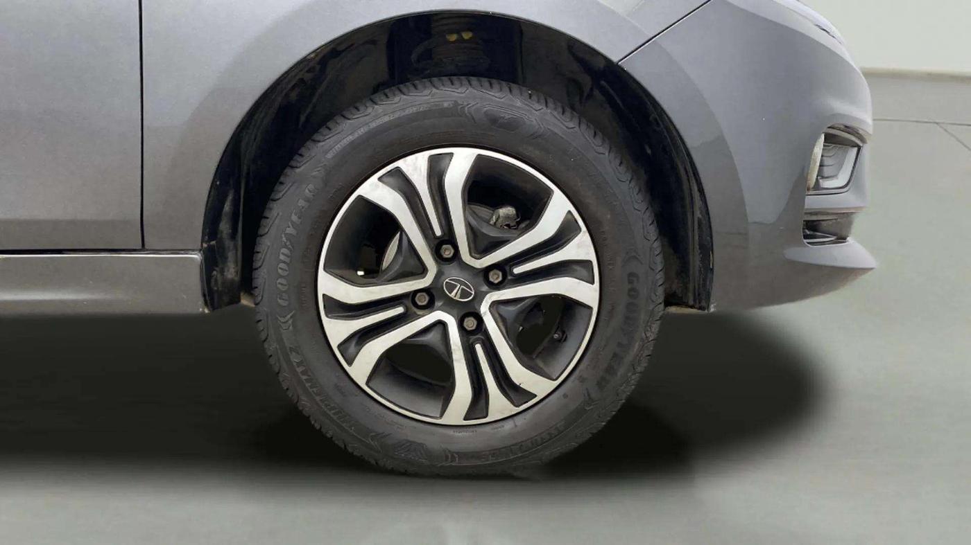 2023 Tata Tiago XZ PLUS CNG, CNG, Manual, 10,353 km, Right Front Wheel