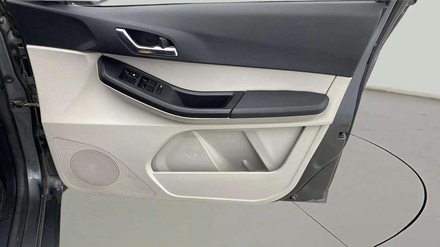 2023 Tata Tiago XZ PLUS CNG, CNG, Manual, 10,353 km, Driver Side Door Panels Control