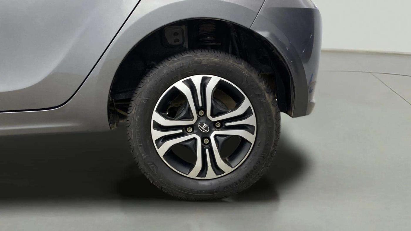 2023 Tata Tiago XZ PLUS CNG, CNG, Manual, 10,353 km, Left Rear Wheel