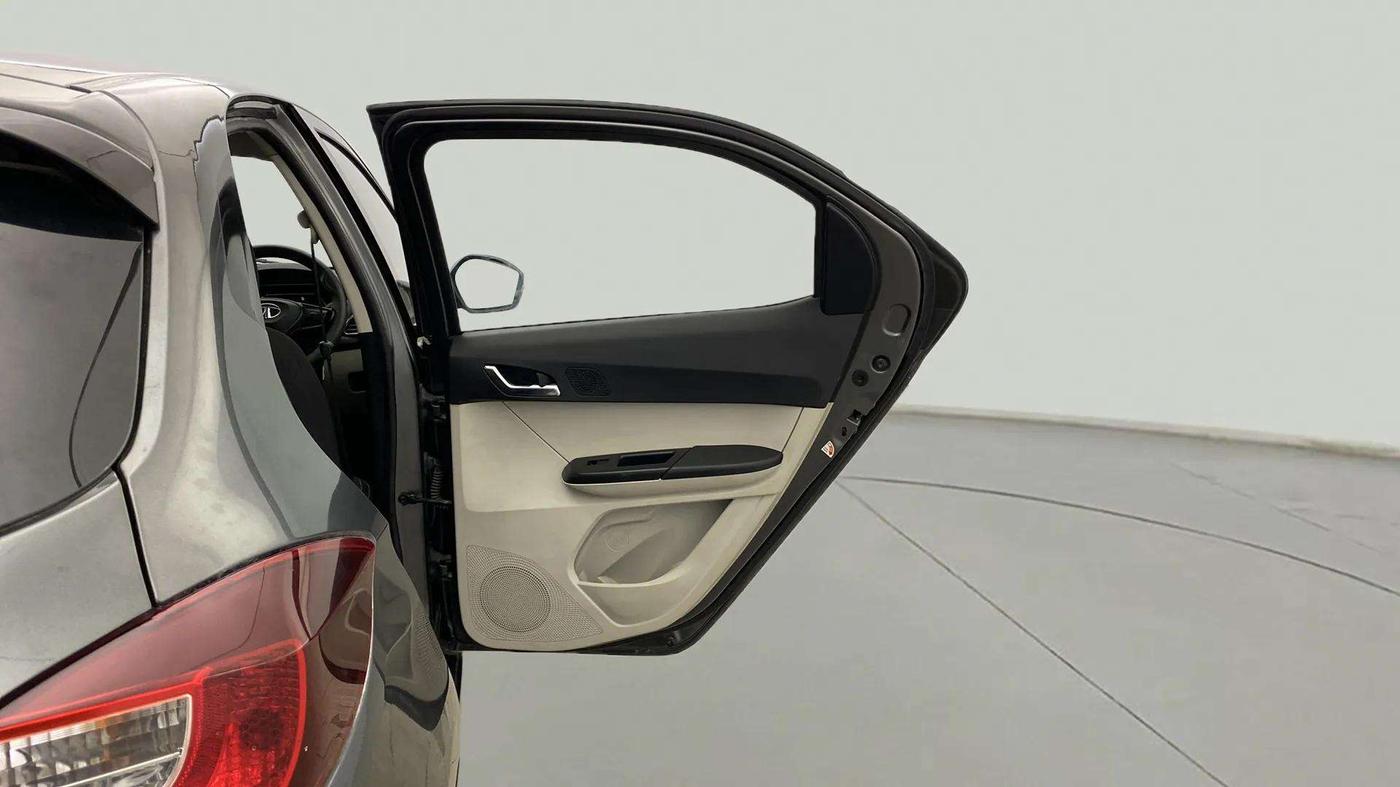 2023 Tata Tiago XZ PLUS CNG, CNG, Manual, 10,353 km, RHS Rear Door
