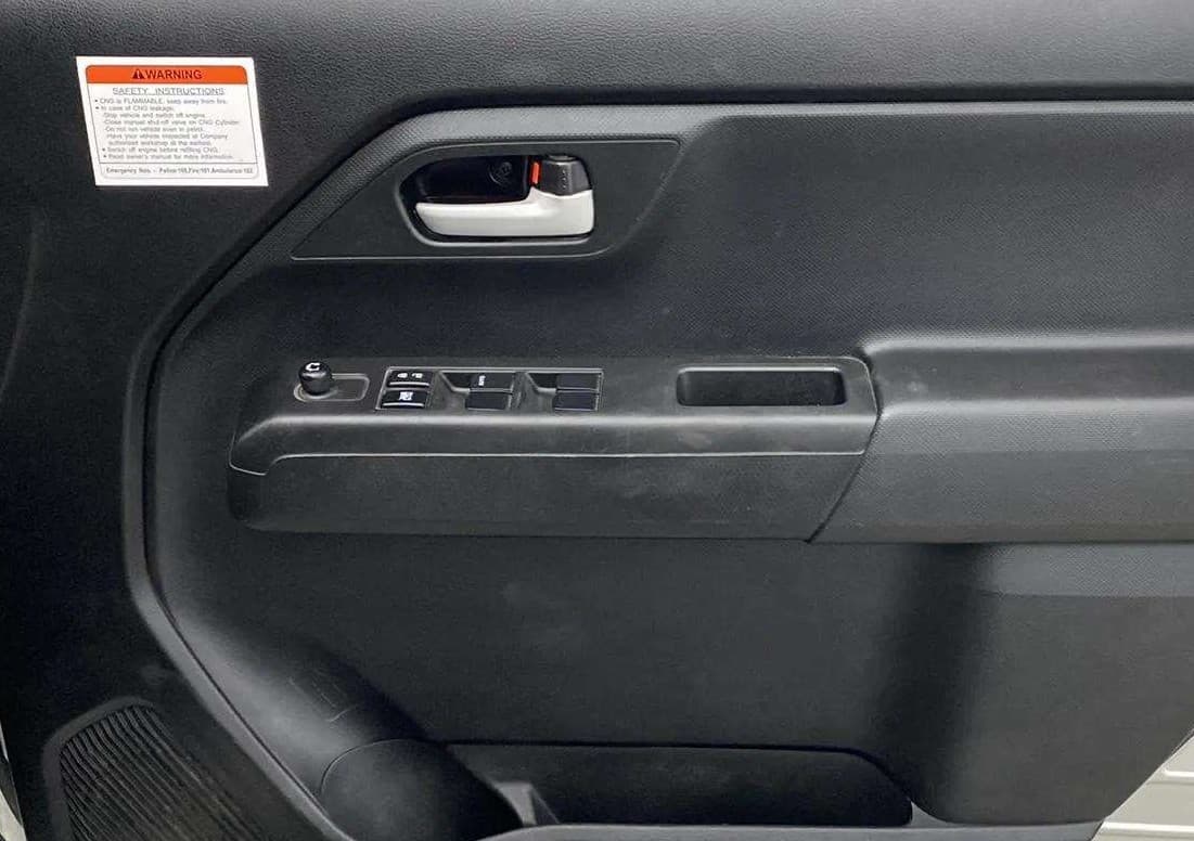 2023 Maruti New Wagon-R VXI CNG 1.0, CNG, Manual, 36,582 km, Driver Side Door Panels Control