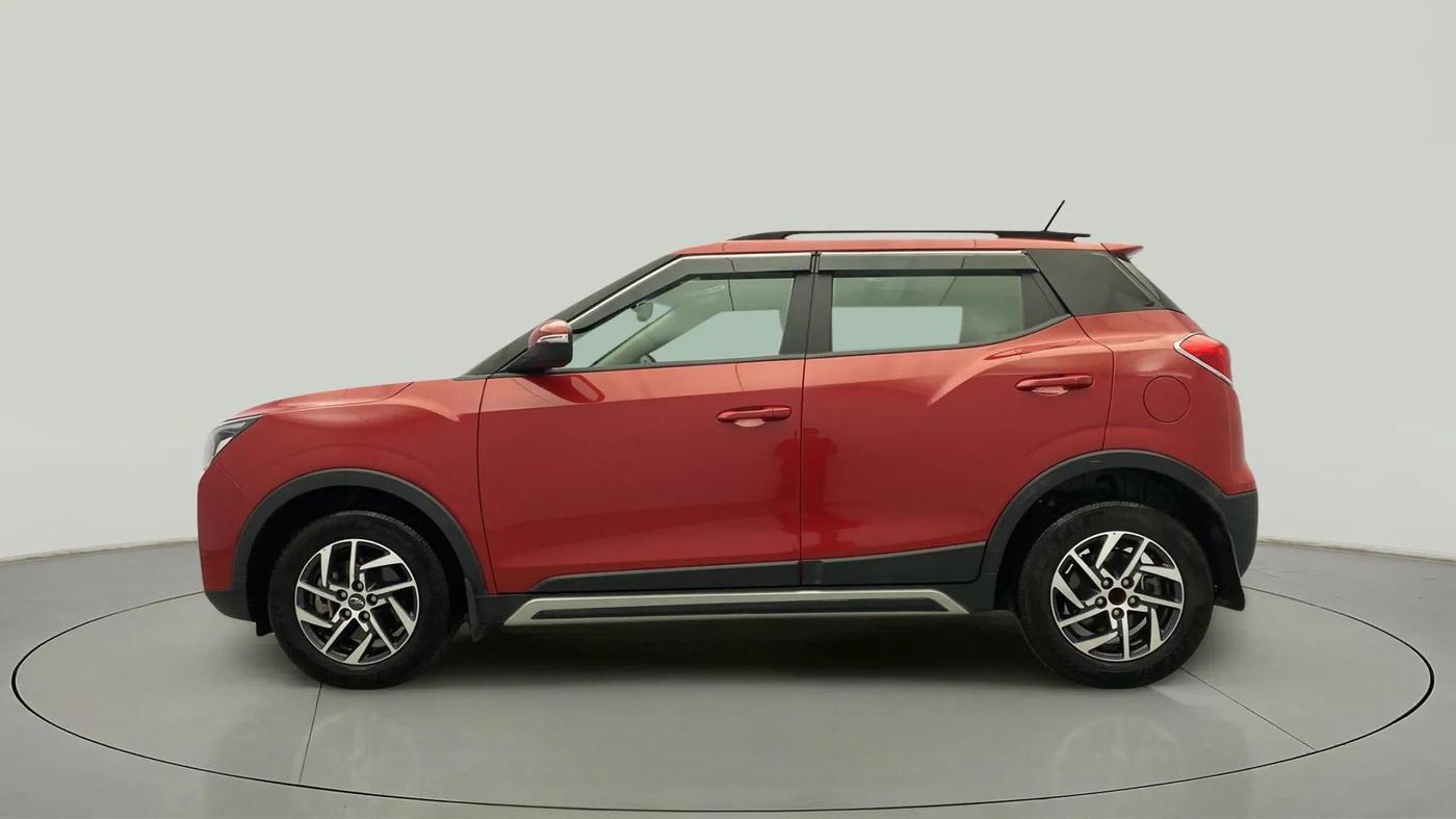 2022 Mahindra XUV300 W8 (O) 1.2 PETROL AMT, Petrol, Automatic, 20,195 km, Left Side