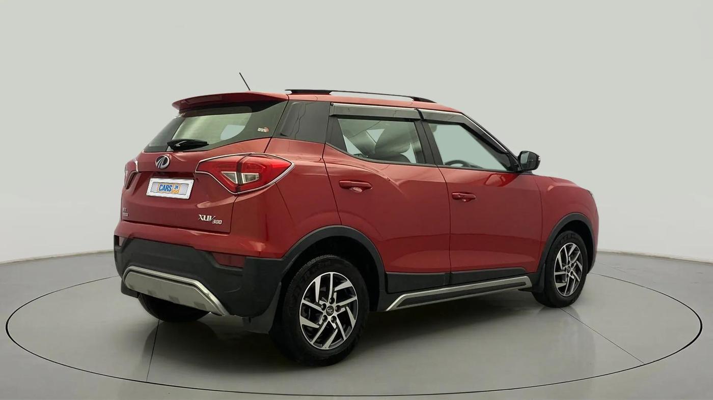 2022 Mahindra XUV300 W8 (O) 1.2 PETROL AMT, Petrol, Automatic, 20,195 km, Right Back Diagonal