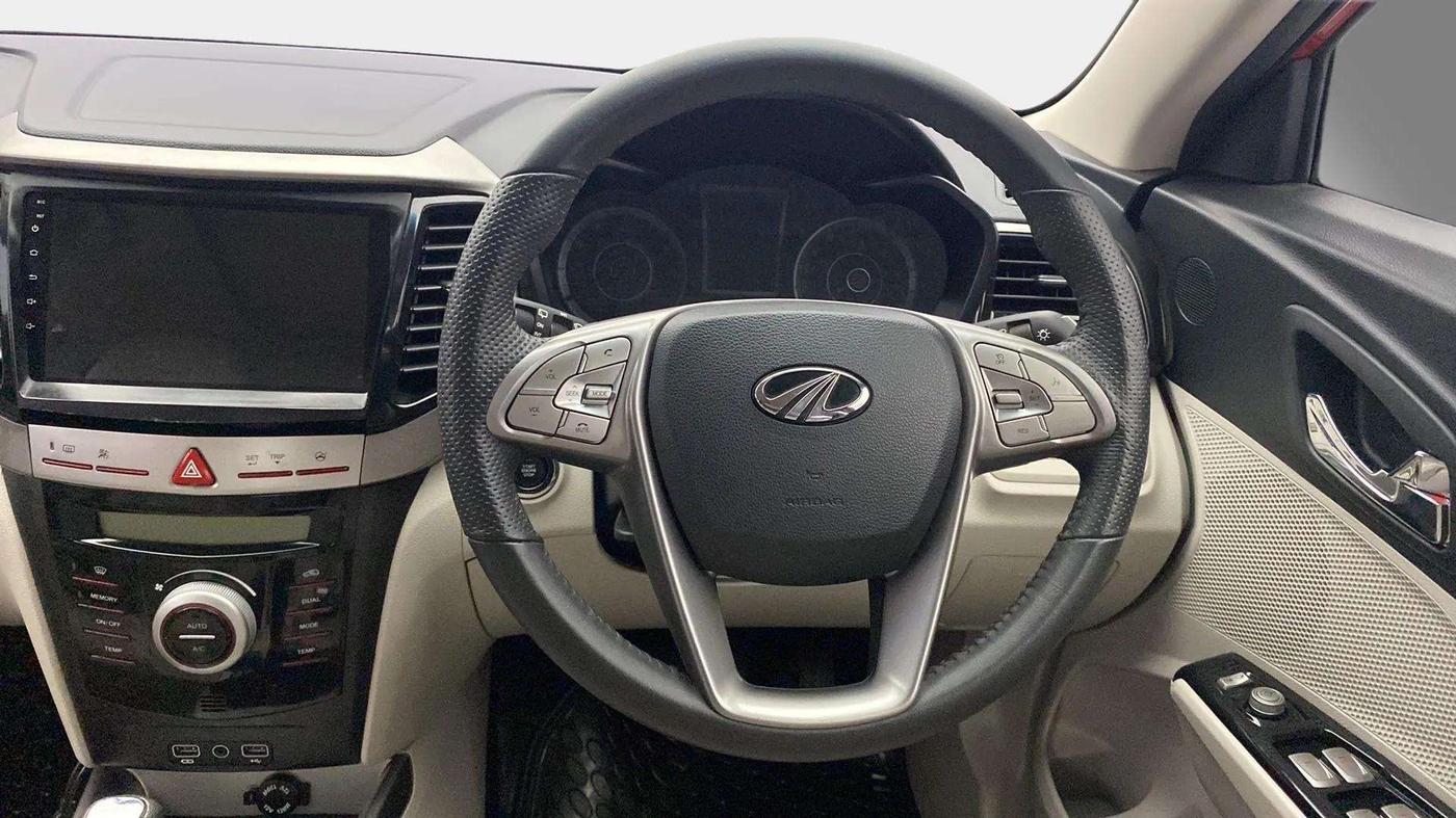 2022 Mahindra XUV300 W8 (O) 1.2 PETROL AMT, Petrol, Automatic, 20,195 km, Steering Wheel Close Up