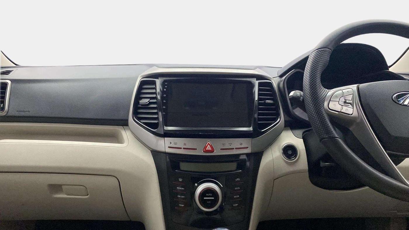 2022 Mahindra XUV300 W8 (O) 1.2 PETROL AMT, Petrol, Automatic, 20,195 km, Air Conditioner