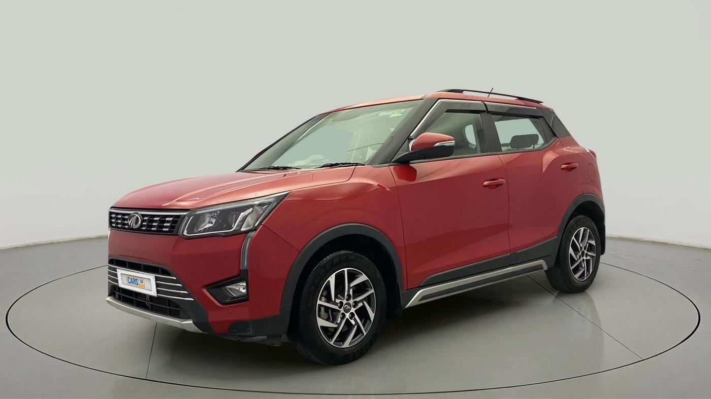 2022 Mahindra XUV300 W8 (O) 1.2 PETROL AMT, Petrol, Automatic, 20,195 km, Left Front Diagonal