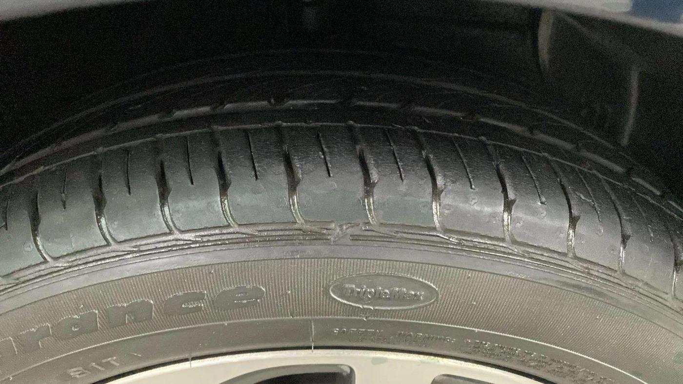 2020 Hyundai GRAND I10 NIOS ASTA AMT 1.2 KAPPA VTVT, Petrol, Automatic, 17,090 km, Right Front Tyre Tread