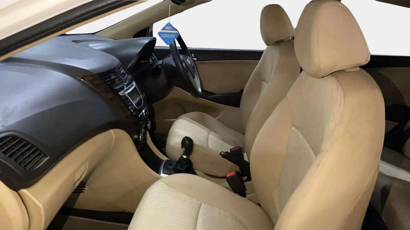 2014 Hyundai Verna FLUIDIC 1.6 VTVT EX, Petrol, Manual, 31,166 km, Right Side Front Door Cabin