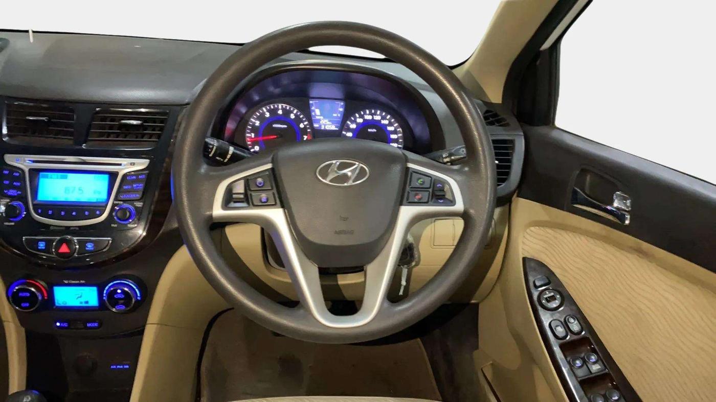 2014 Hyundai Verna FLUIDIC 1.6 VTVT EX, Petrol, Manual, 31,166 km, Steering Wheel Close Up