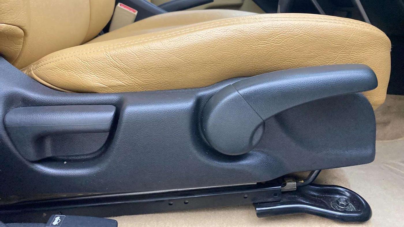 2017 Honda City 1.5L I-VTE V CVT, Petrol, Automatic, 67,636 km, Driver Side Adjustment Panel