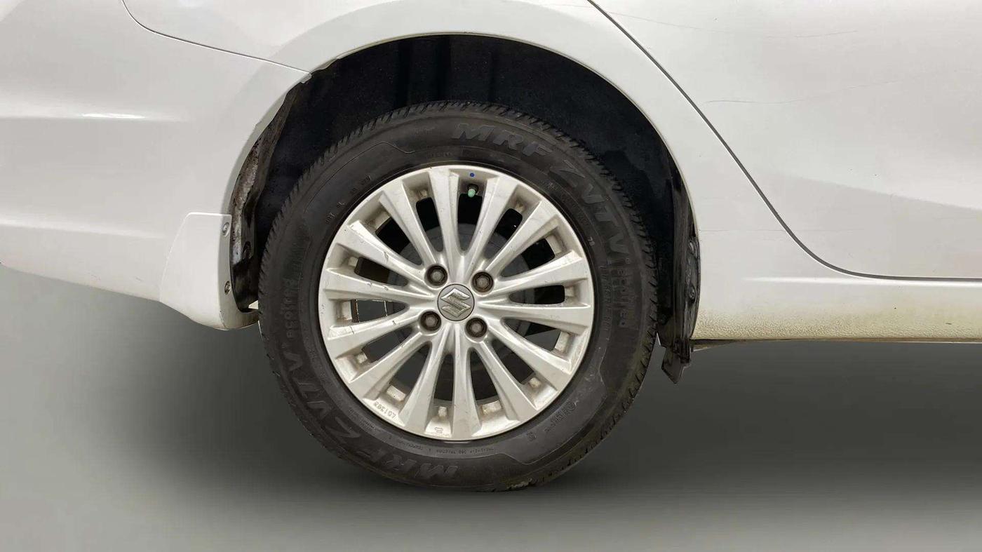 2014 Maruti Ciaz ZXI, Petrol, Manual, 75,578 km, Right Rear Wheel