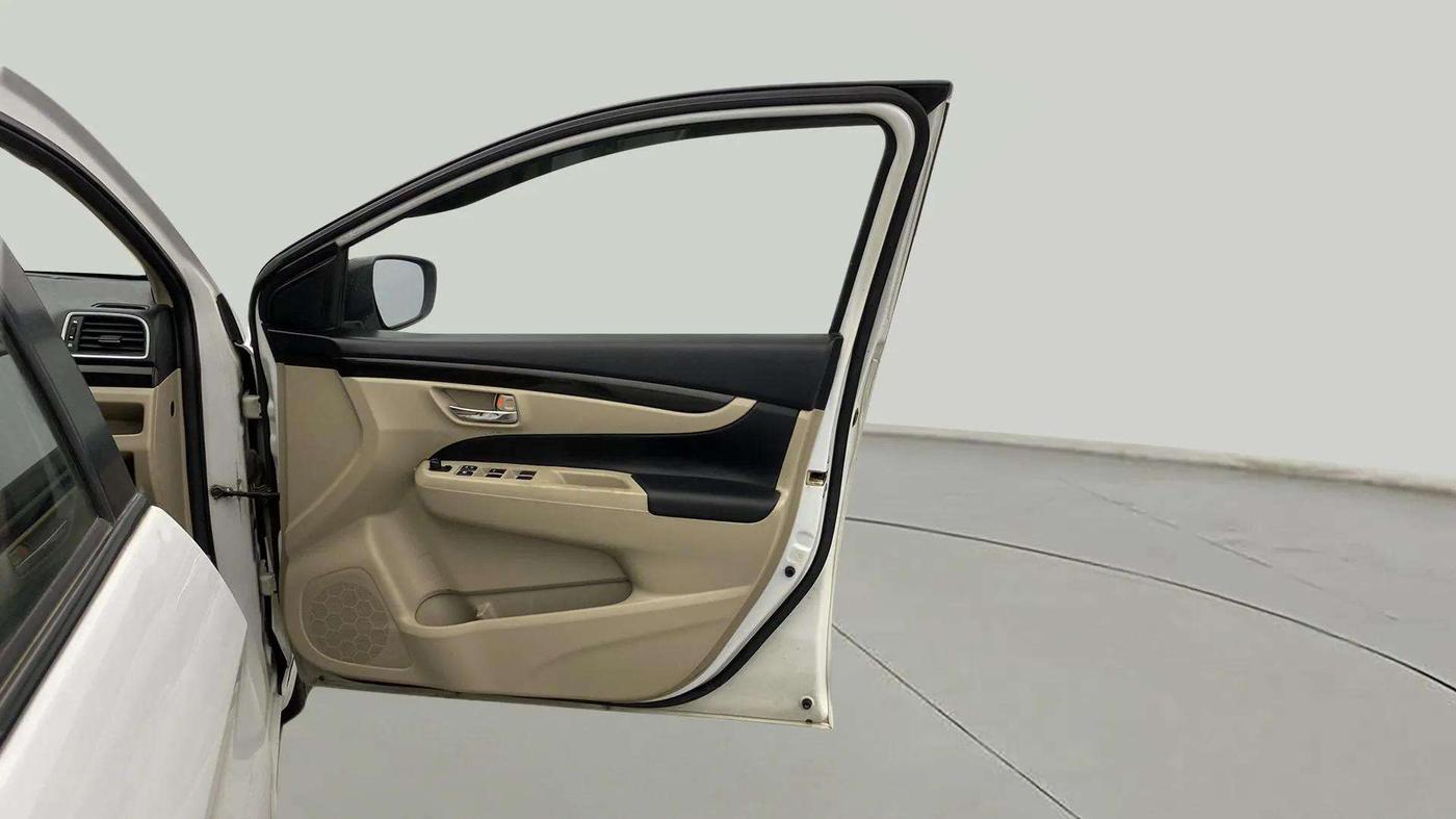 2014 Maruti Ciaz ZXI, Petrol, Manual, 75,578 km, RHS Front Door