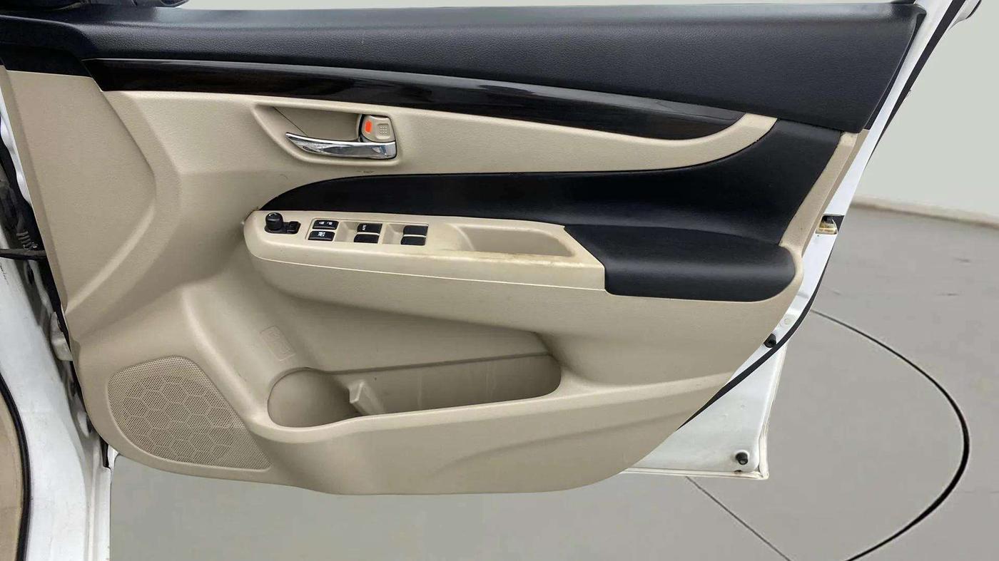 2014 Maruti Ciaz ZXI, Petrol, Manual, 75,578 km, Driver Side Door Panels Control