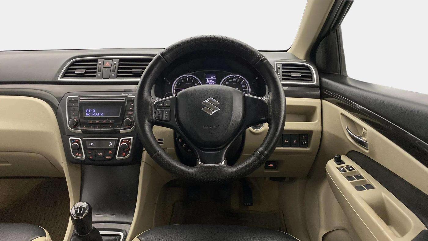 2014 Maruti Ciaz ZXI, Petrol, Manual, 75,578 km, Steering Wheel Close Up
