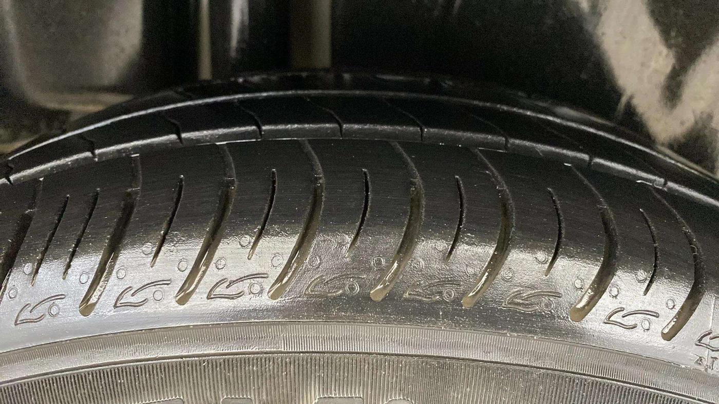 2014 Maruti Ciaz ZXI, Petrol, Manual, 75,578 km, Right Rear Tyre Tread