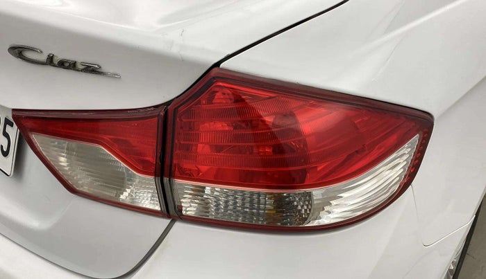 2014 Maruti Ciaz ZXI, Petrol, Manual, 75,411 km, Right tail light - Minor scratches