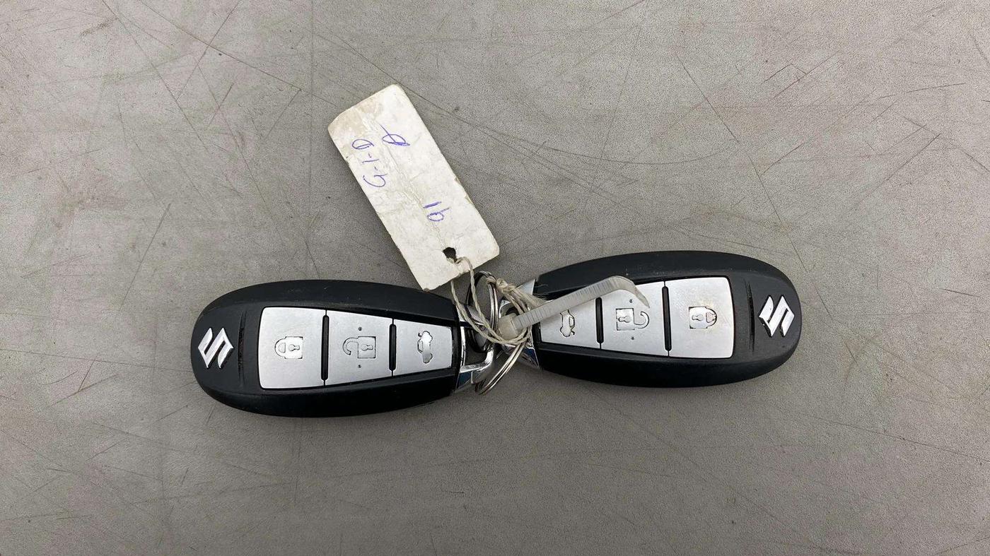 2014 Maruti Ciaz ZXI, Petrol, Manual, 75,578 km, Key Close Up