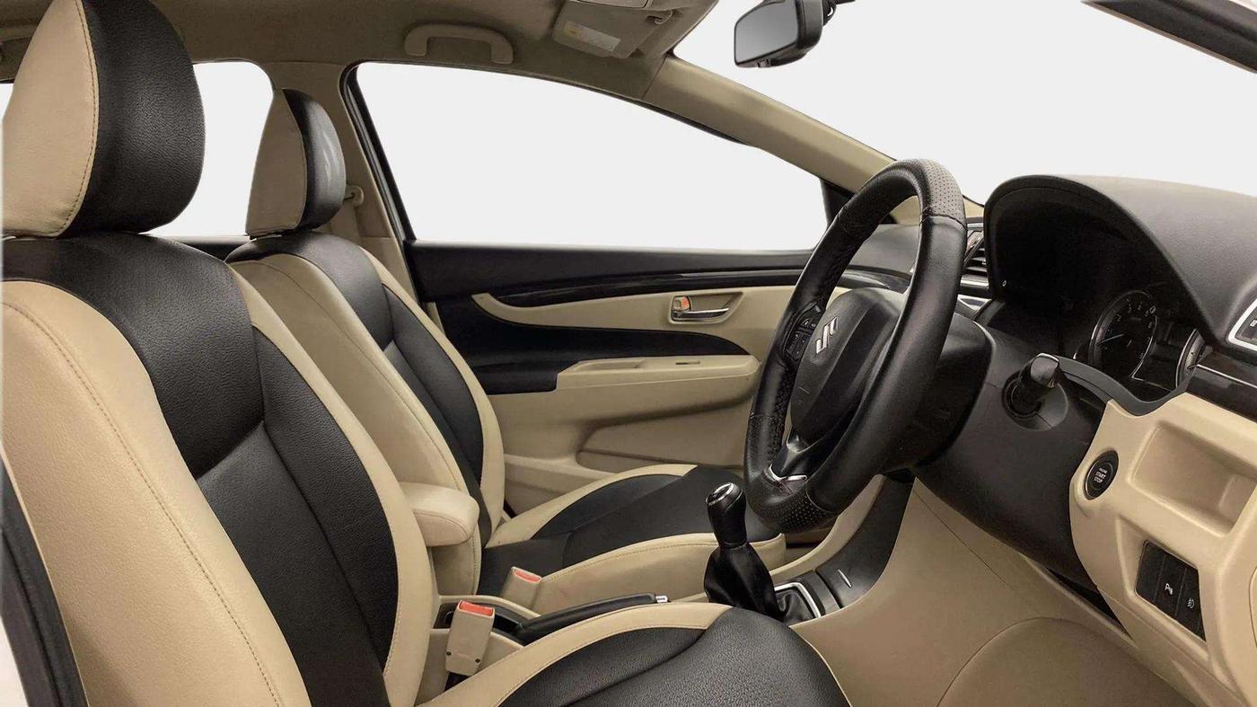 2014 Maruti Ciaz ZXI, Petrol, Manual, 75,578 km, Right Side Front Door Cabin