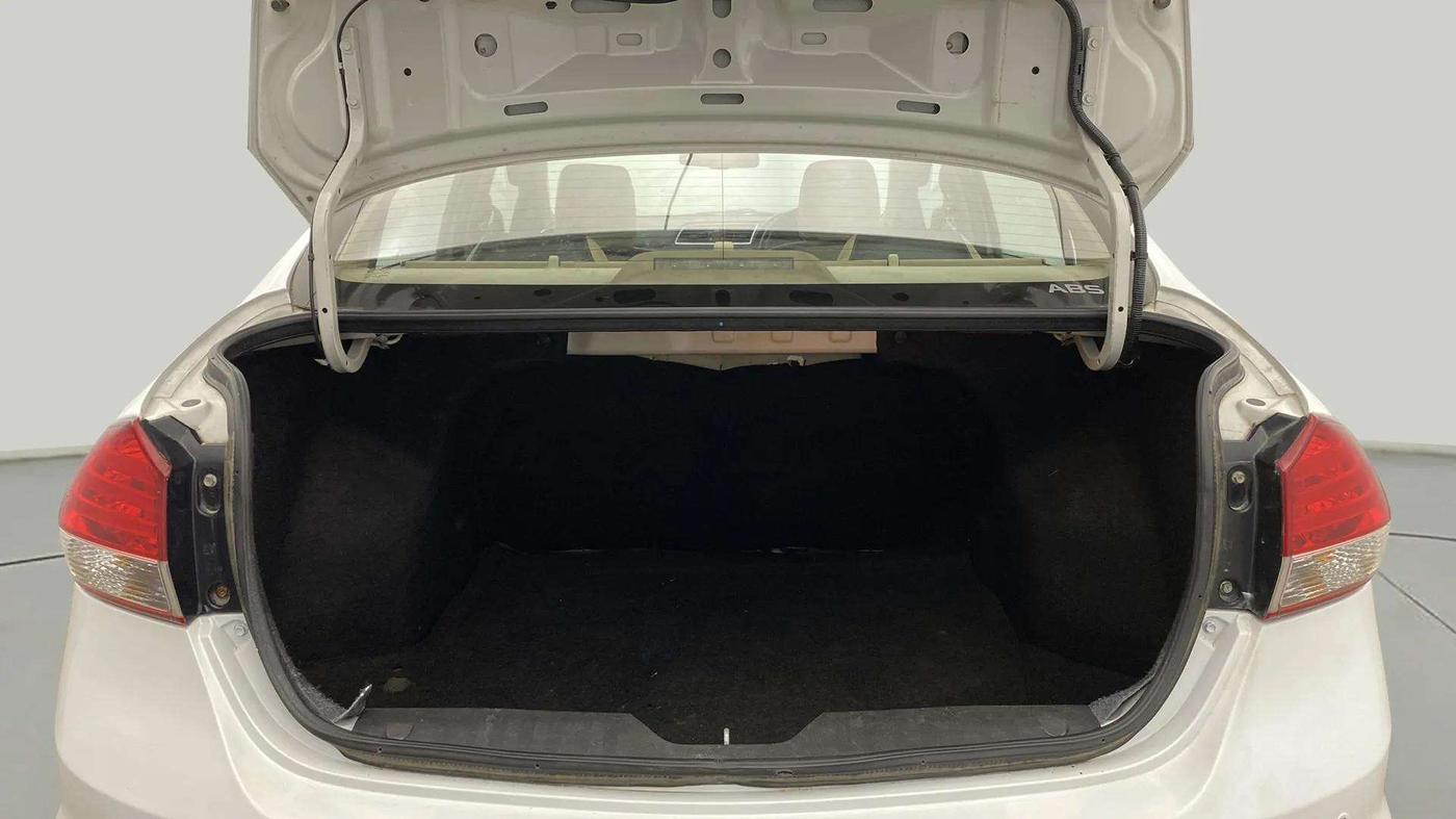 2014 Maruti Ciaz ZXI, Petrol, Manual, 75,578 km, Boot Inside