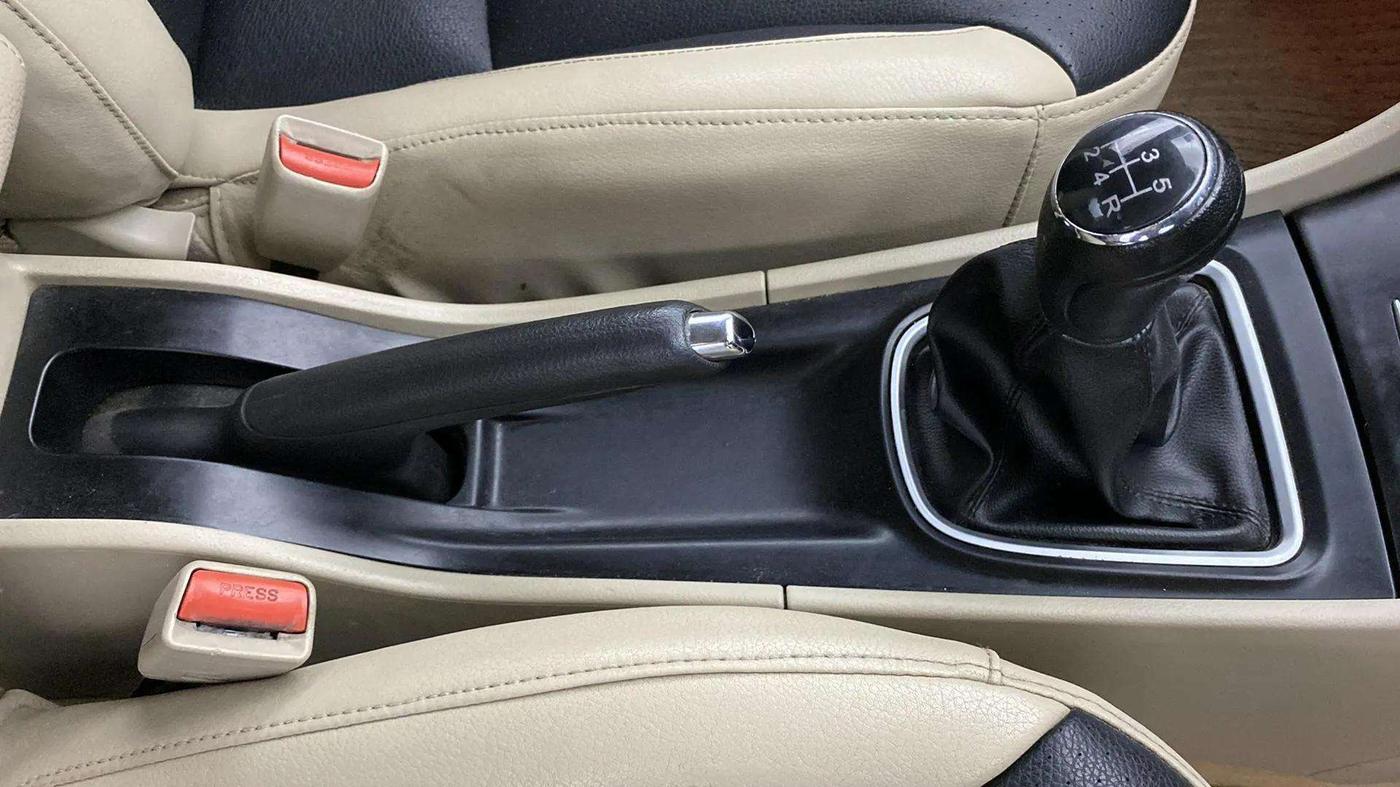 2014 Maruti Ciaz ZXI, Petrol, Manual, 75,578 km, Gear Lever