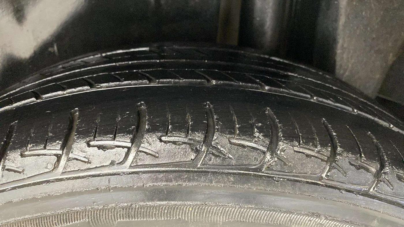 2014 Maruti Ciaz ZXI, Petrol, Manual, 75,578 km, Left Rear Tyre Tread