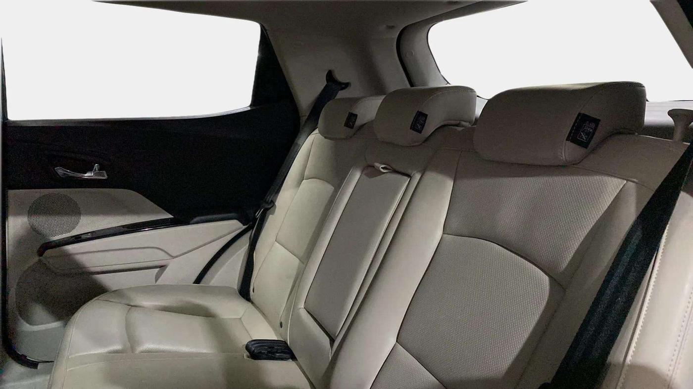 2023 Mahindra XUV300 W8 (O) 1.5 DIESEL AMT, Diesel, Automatic, 14,337 km, Right Side Rear Door Cabin