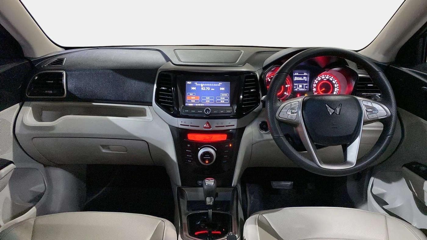 2023 Mahindra XUV300 W8 (O) 1.5 DIESEL AMT, Diesel, Automatic, 14,337 km, Dashboard