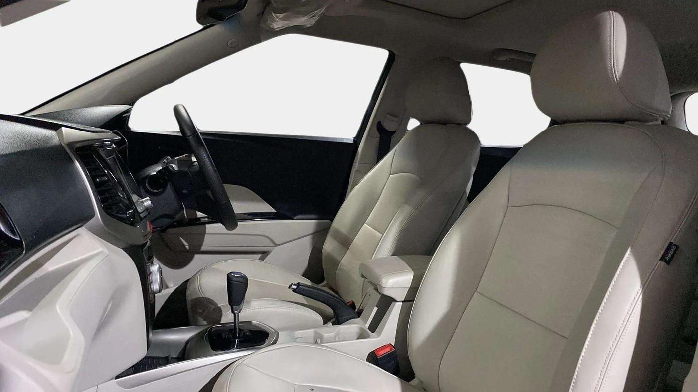 2023 Mahindra XUV300 W8 (O) 1.5 DIESEL AMT, Diesel, Automatic, 14,337 km, Right Side Front Door Cabin