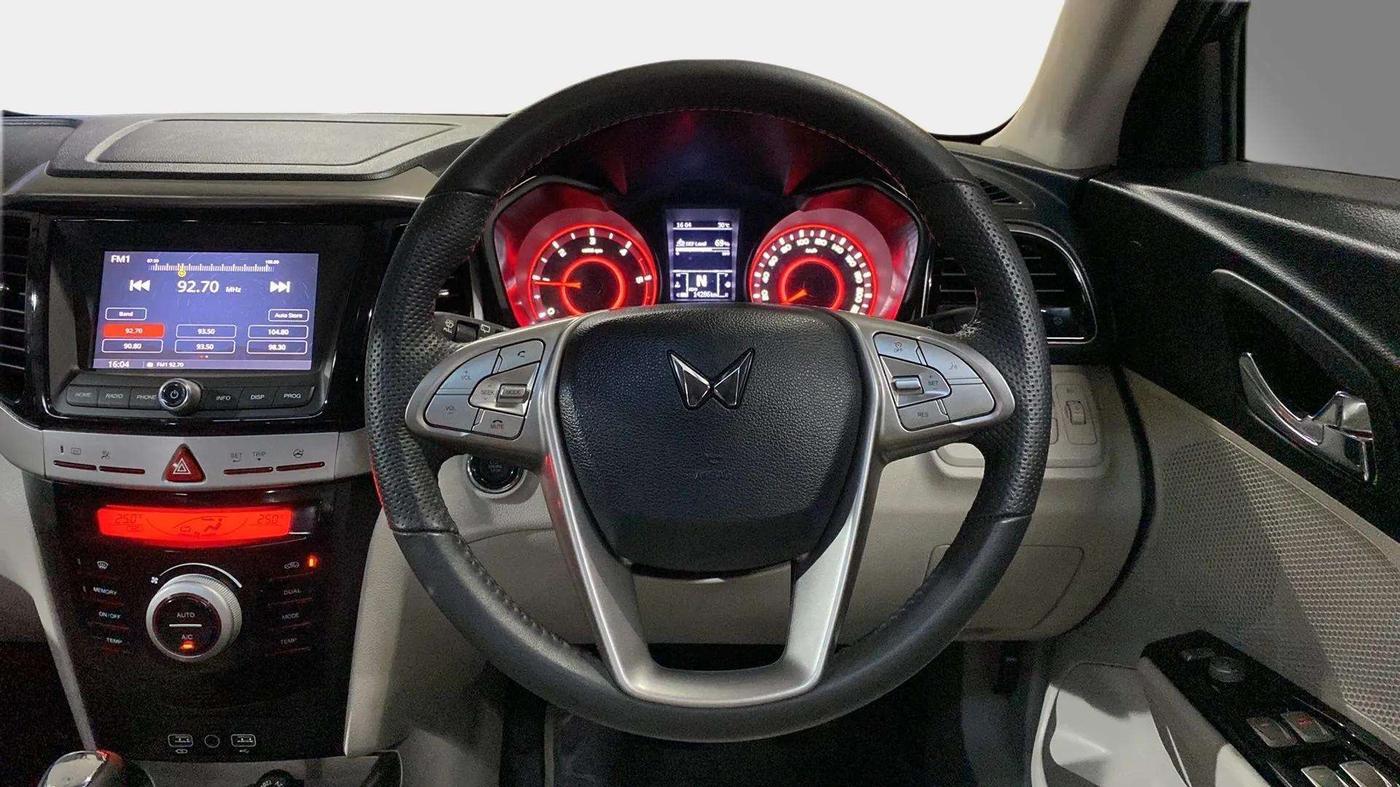 2023 Mahindra XUV300 W8 (O) 1.5 DIESEL AMT, Diesel, Automatic, 14,337 km, Steering Wheel Close Up