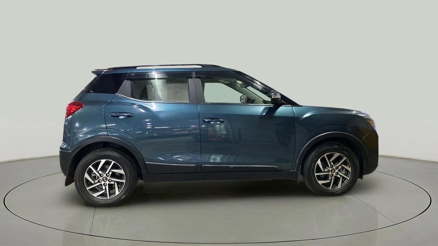 2023 Mahindra XUV300 W8 (O) 1.5 DIESEL AMT, Diesel, Automatic, 14,337 km, Right Side View