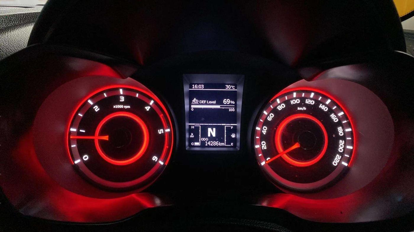 2023 Mahindra XUV300 W8 (O) 1.5 DIESEL AMT, Diesel, Automatic, 14,337 km, Odometer Image